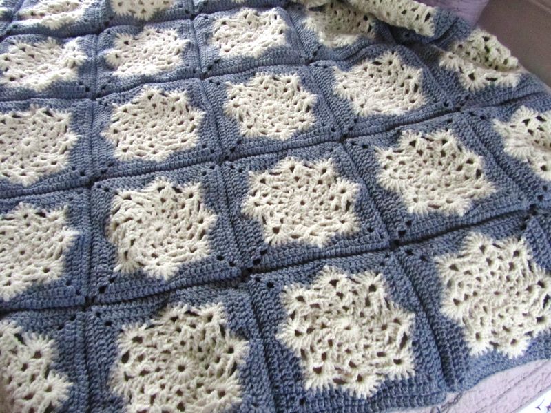 Snowflake blankie 016