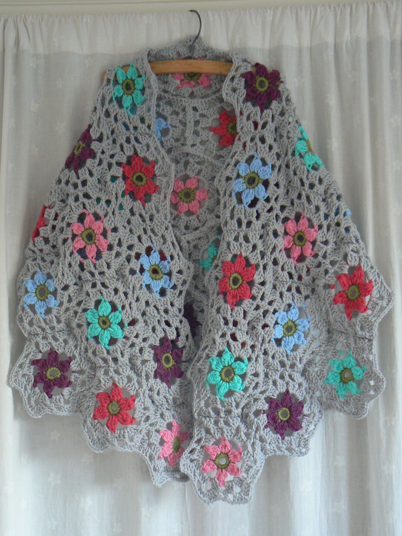 Hexagon flower shawl jan 2015 046