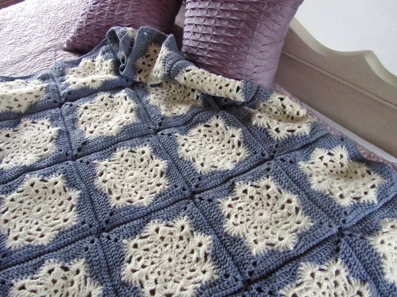 Snowflake blankie 017