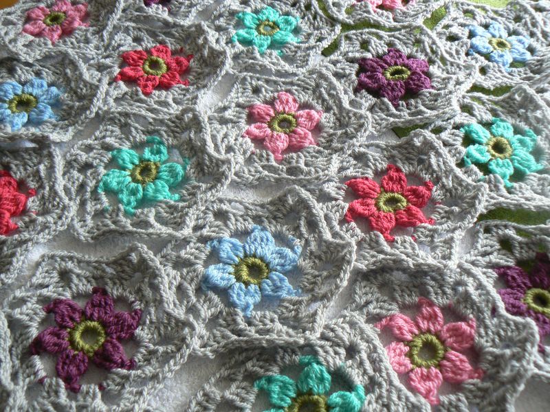 Hexagon flower shawl jan 2015 002